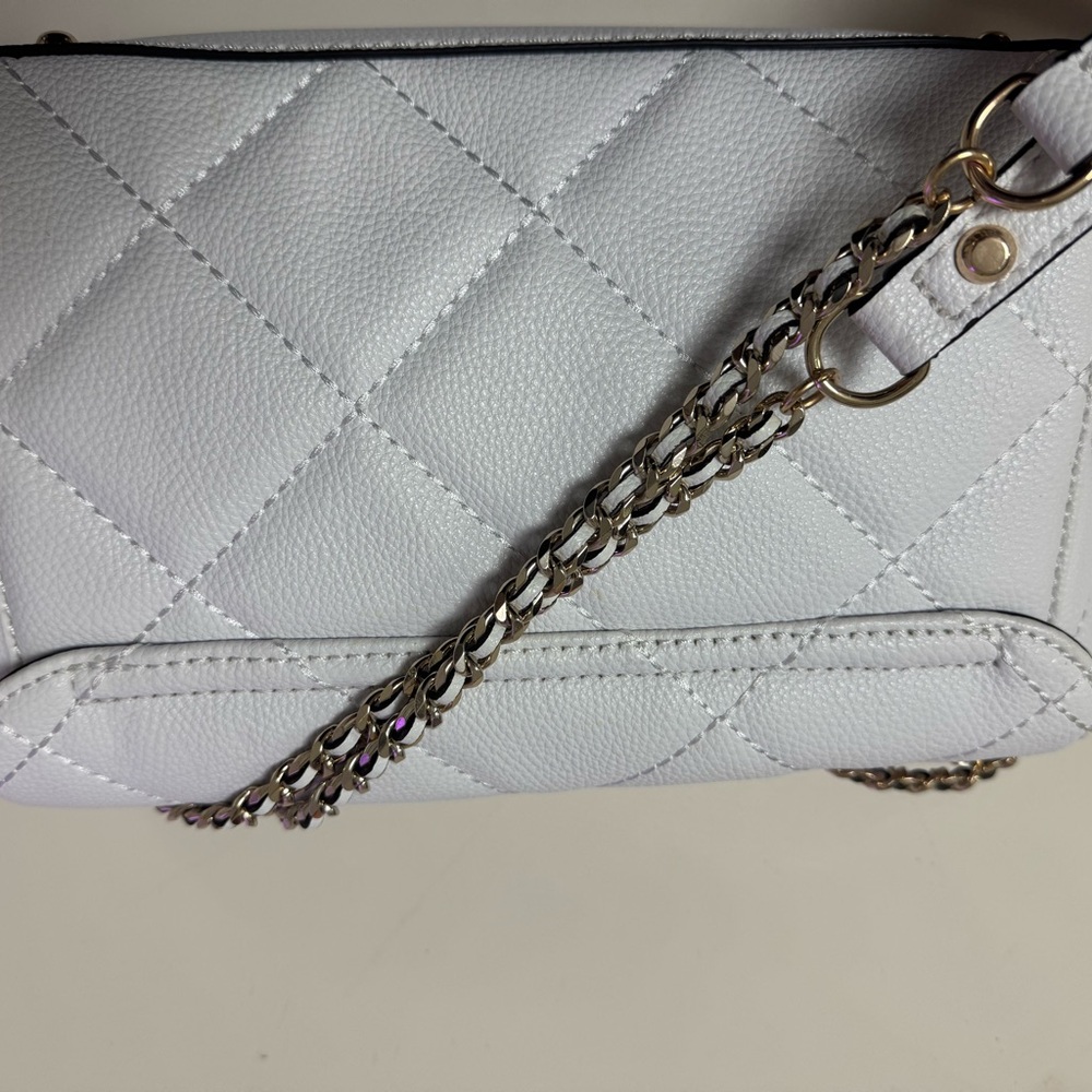 GUESS Quilted White Crossbody Bag with Chain Strap - Picture 3 of 3